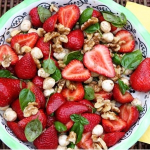recipe_strawberry-caprese-salad_featured